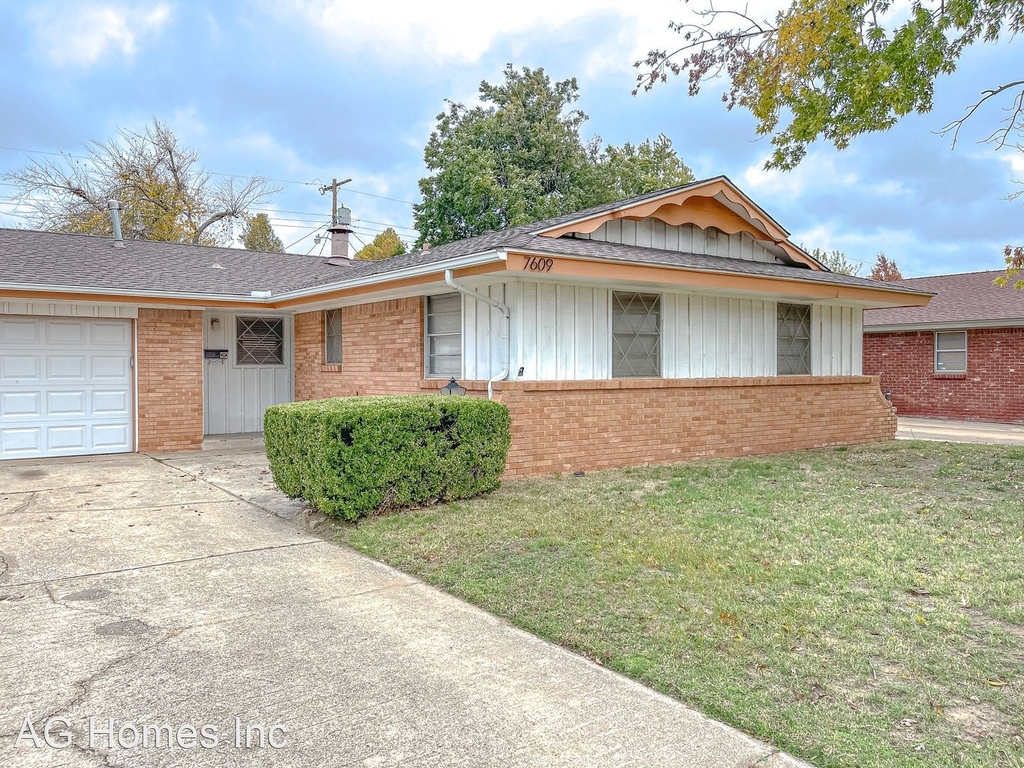 7609 Nw 28th Street - Photo 2