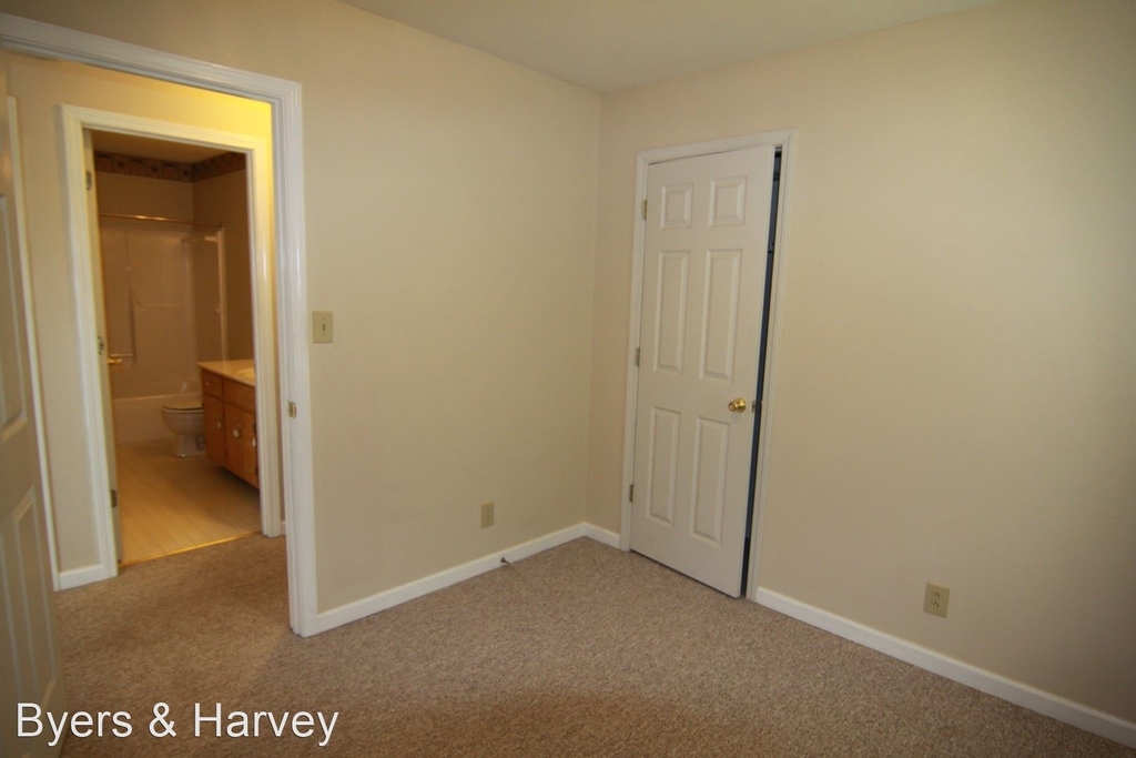 2424 Sphinx Court - Photo 7