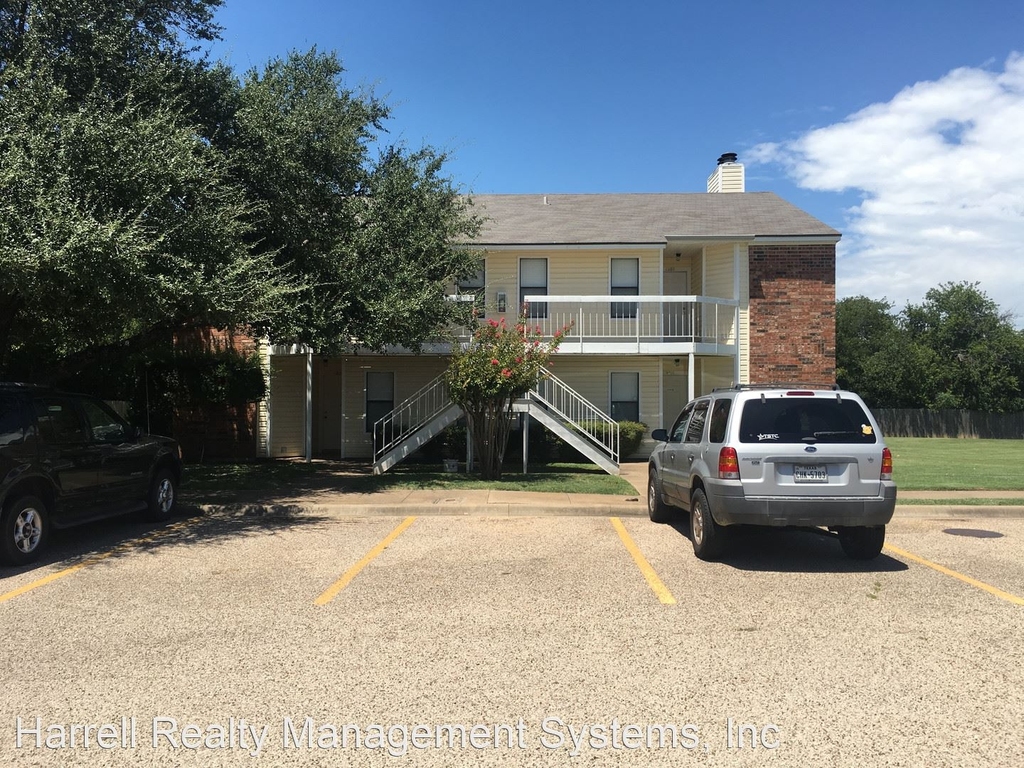 4401 Lake Shore Villa Dr. Lake Shore Villa Apts. - Photo 0