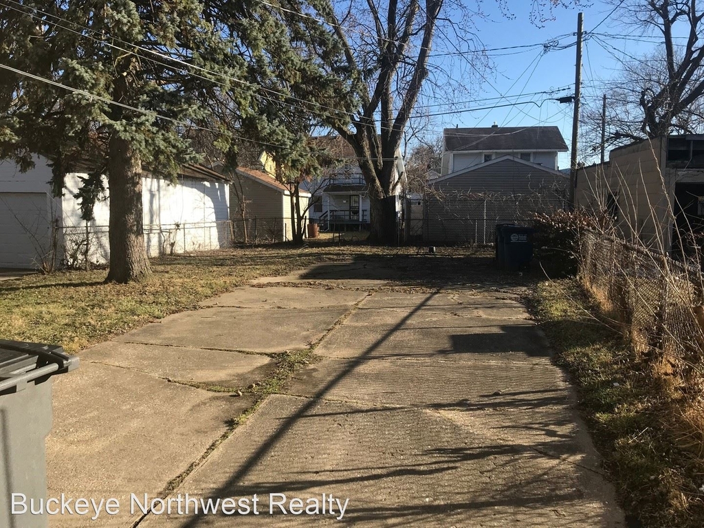 1947 Sussex Place - Photo 1