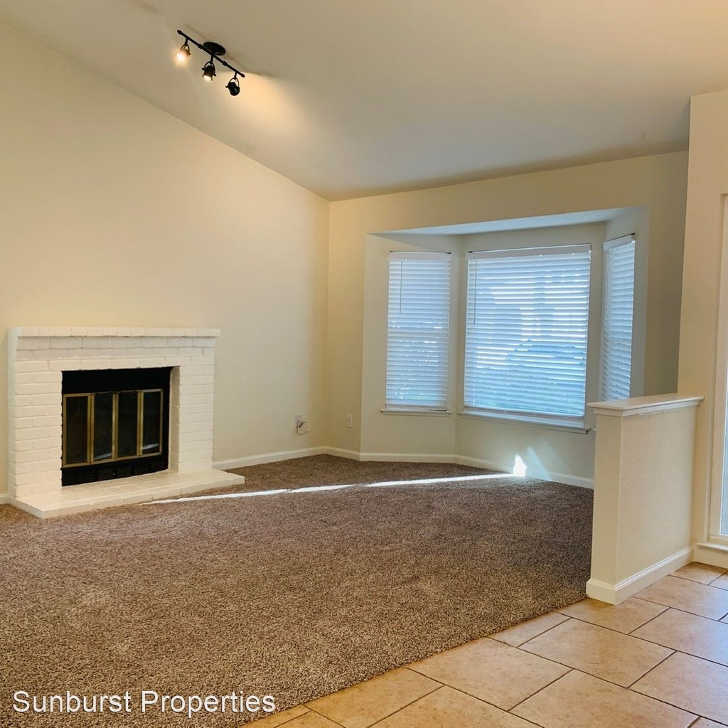 4736 Storrow Way - Photo 2