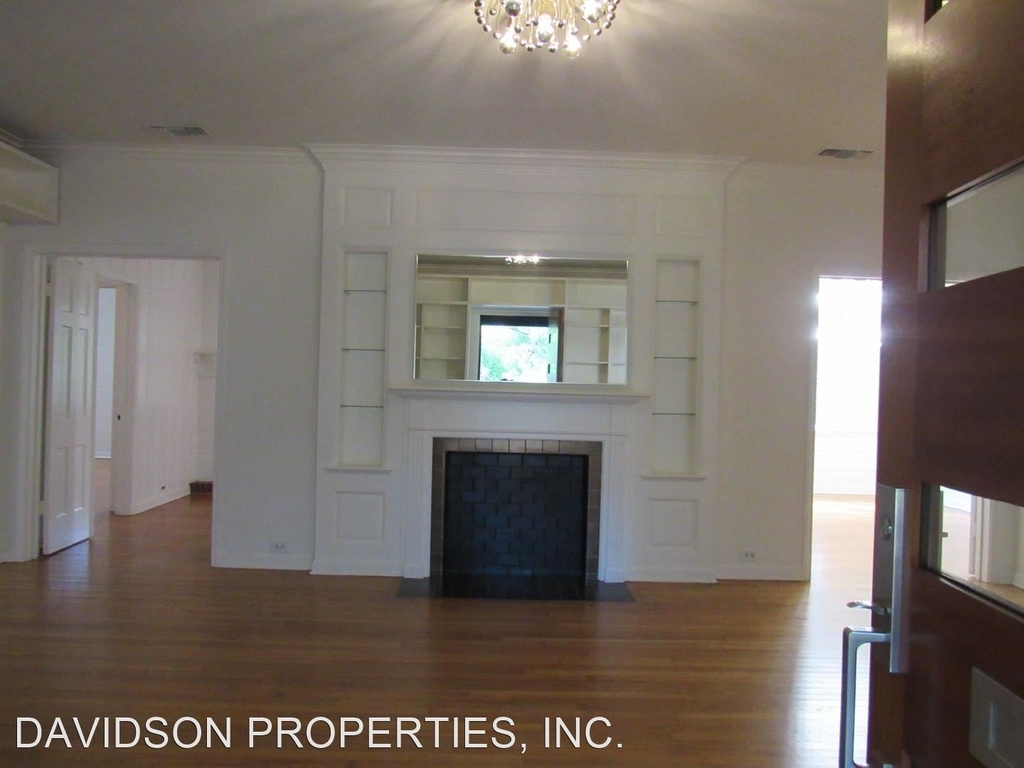 318 Tuxedo Ave - Photo 1