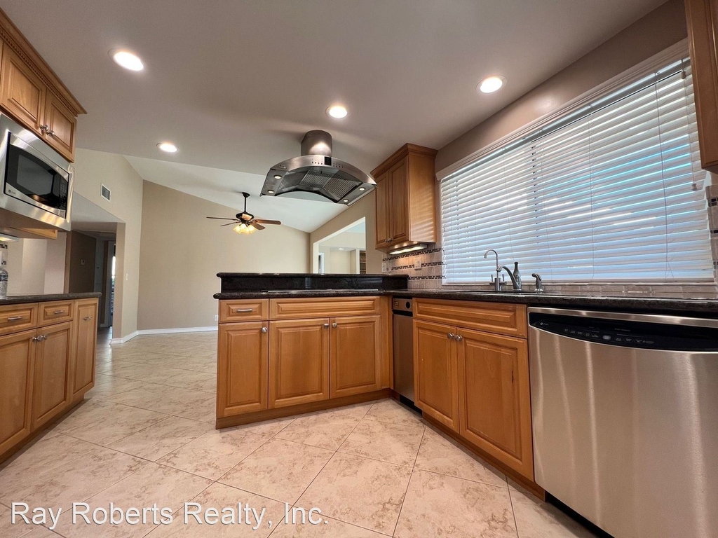 11352 Weatherby Rd - Photo 38
