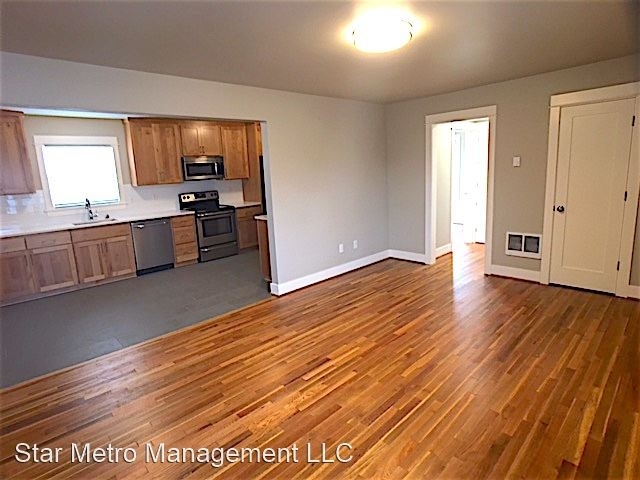 1535 Se 29th Ave - Photo 2