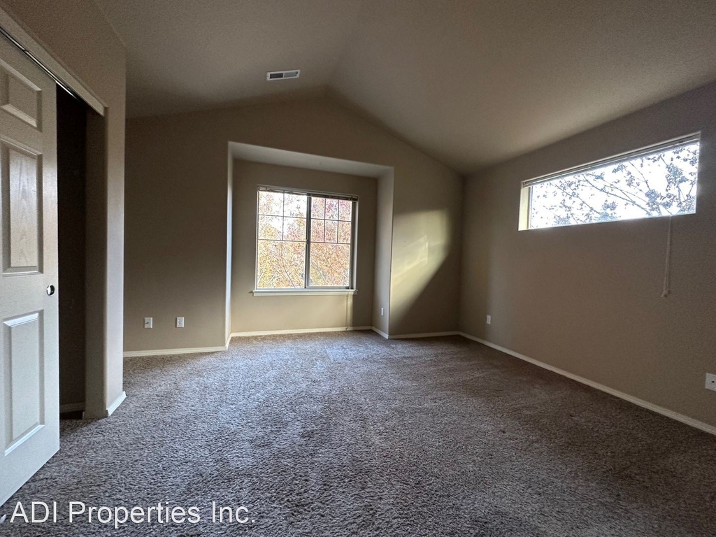 1461 Ne Lockheart Ln. - Photo 11