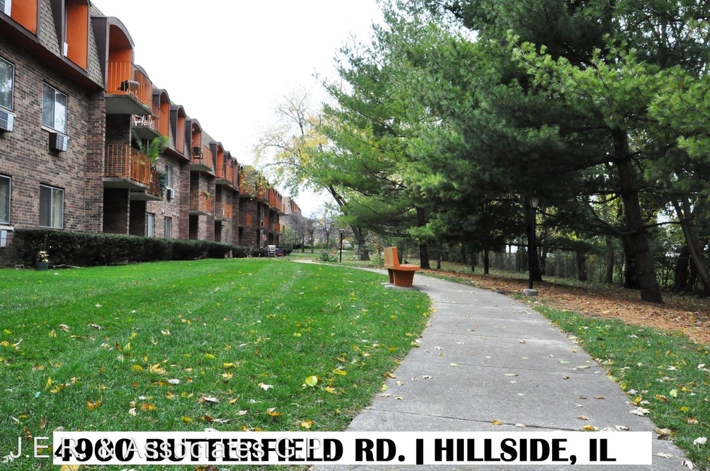 4900 Butterfield Rd - Photo 0