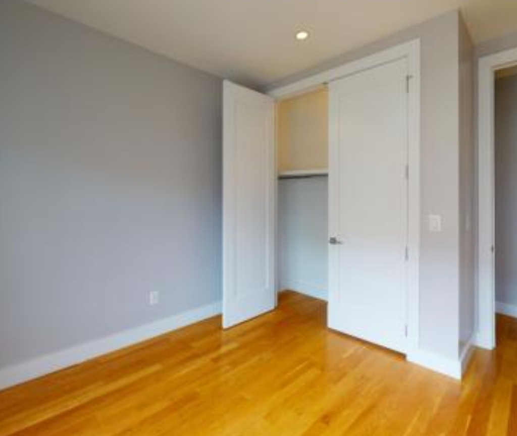 600 West 136th Street - Photo 6