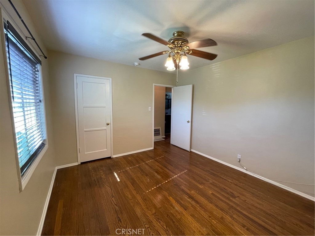 17919 Emelita Street - Photo 6