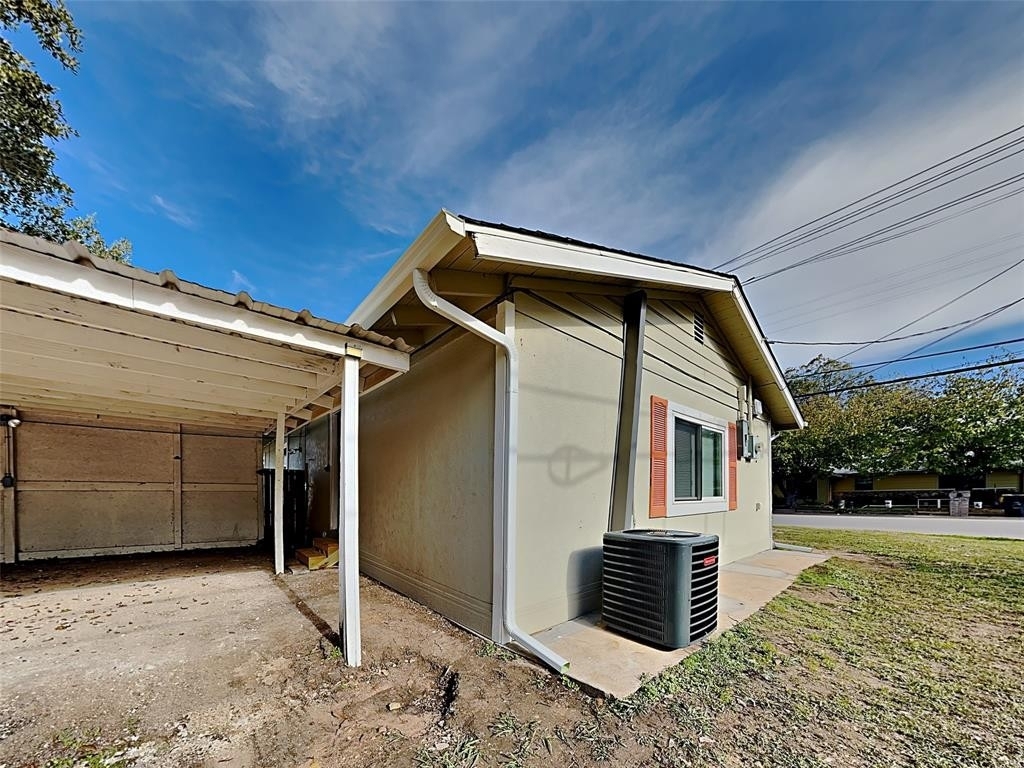 1405 Granbury Street - Photo 15