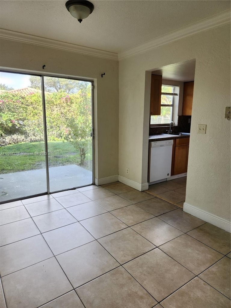 3090 Coral Springs Dr - Photo 2