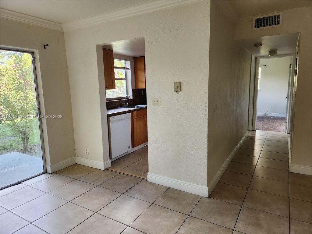3090 Coral Springs Dr - Photo 3