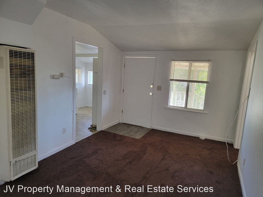 1076 West 7th Street - Photo 10