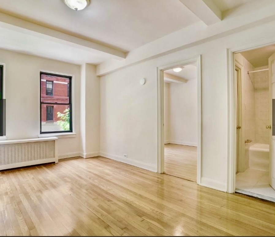 301 East 38th Street - Photo 1