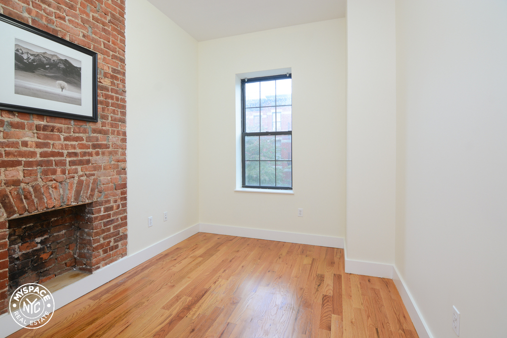 694 Franklin Avenue - Photo 3