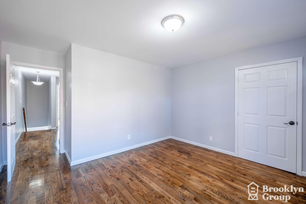 241 Vernon Avenue - Photo 3