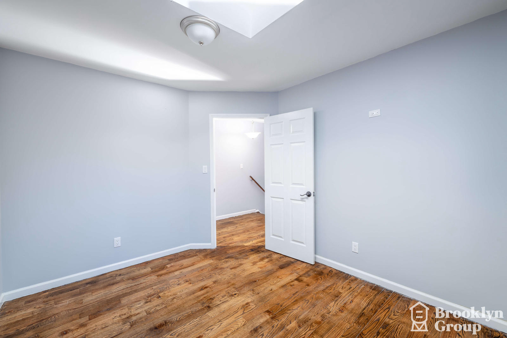 241 Vernon Avenue - Photo 11