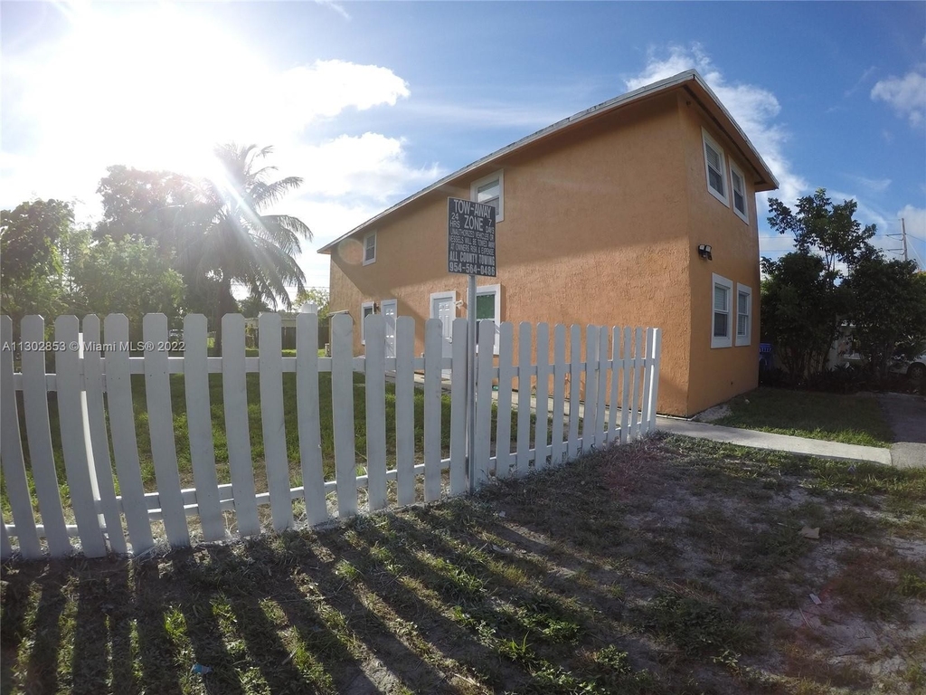 1212 Nw 5th Ave - Photo 1