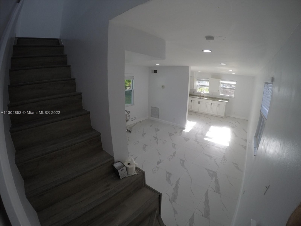 1212 Nw 5th Ave - Photo 8