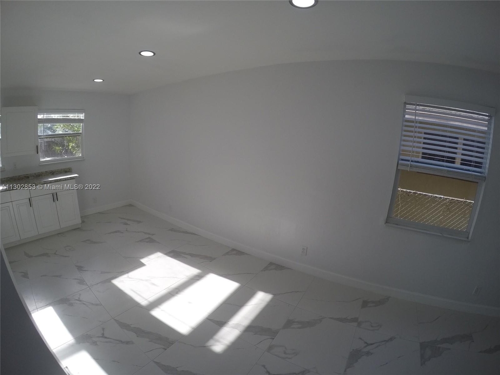 1212 Nw 5th Ave - Photo 7