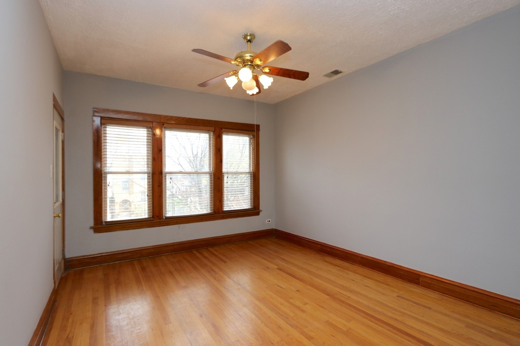 4720 N Kilbourn Avenue - Photo 1