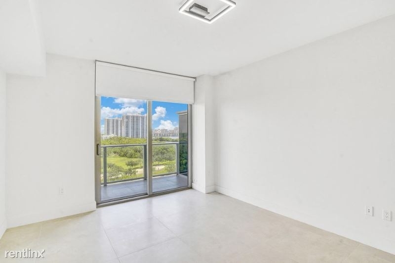 16385 Biscayne Boulevard 801 801 - Photo 7