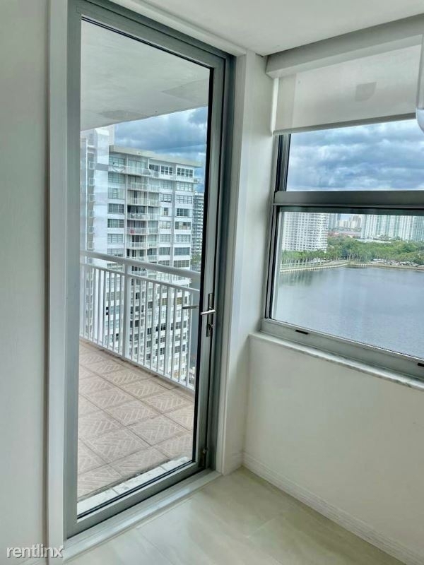 18041 Biscayne Blvd 1704 - Photo 20