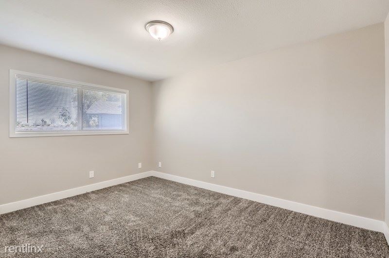 4820 W Hayward Avenue Unit - Photo 10