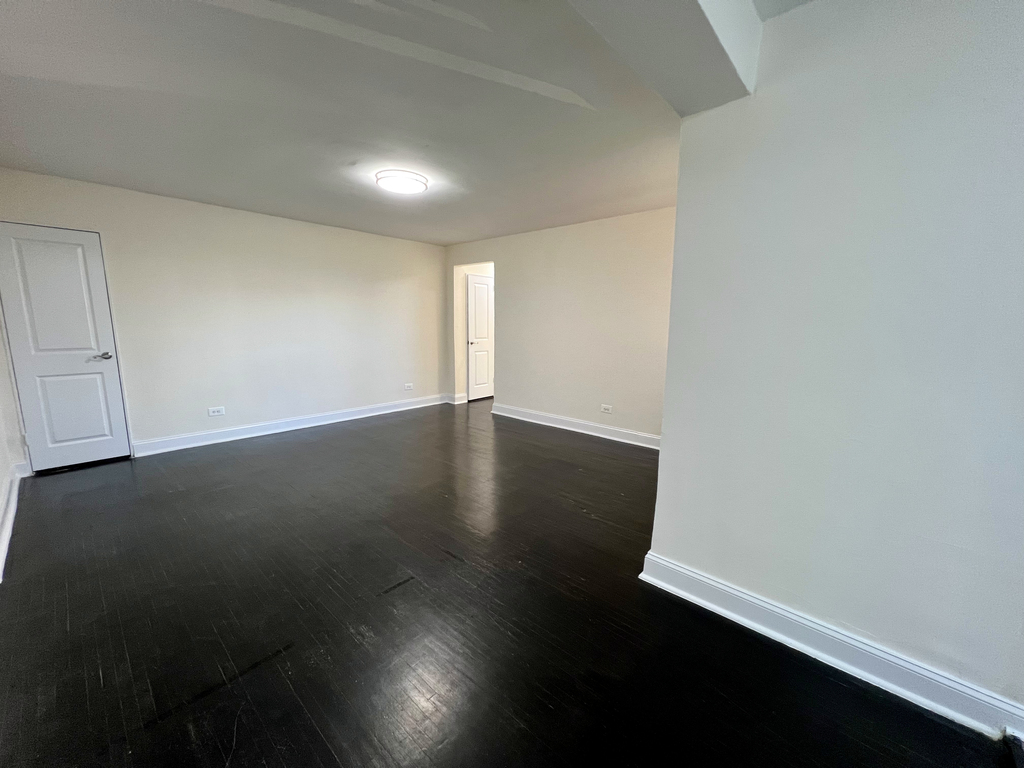 1493 Shore Parkway - Photo 3