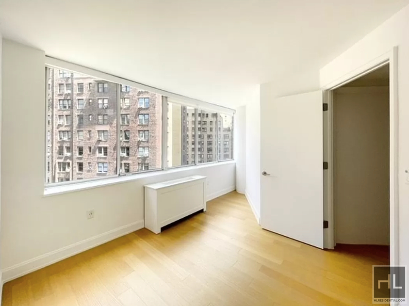 East 54th Street - Photo 1