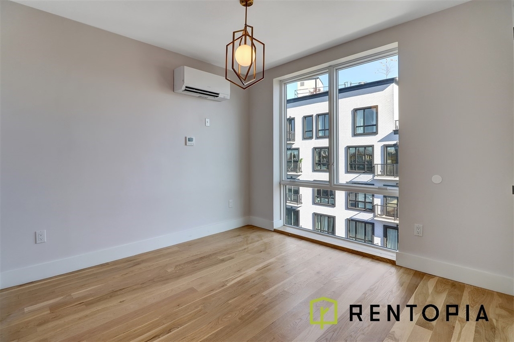 415 Manhattan Avenue - Photo 3