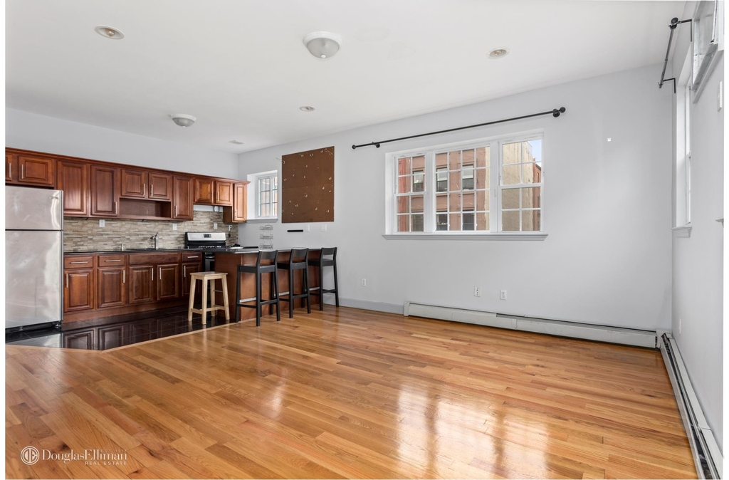 318 Nostrand Ave - Photo 2