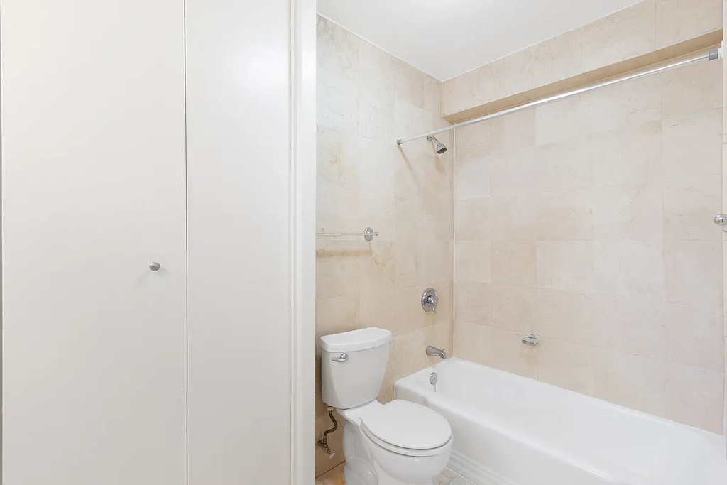 236 East 36th Street - Photo 4