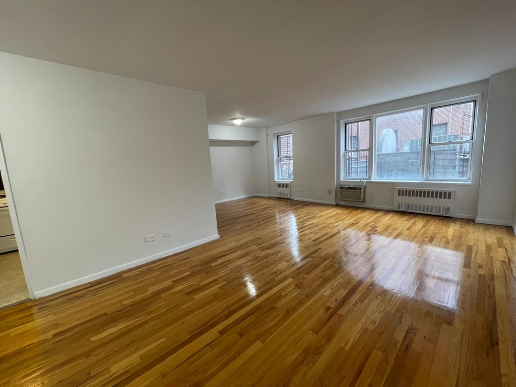2020 Grand Concourse - Photo 0