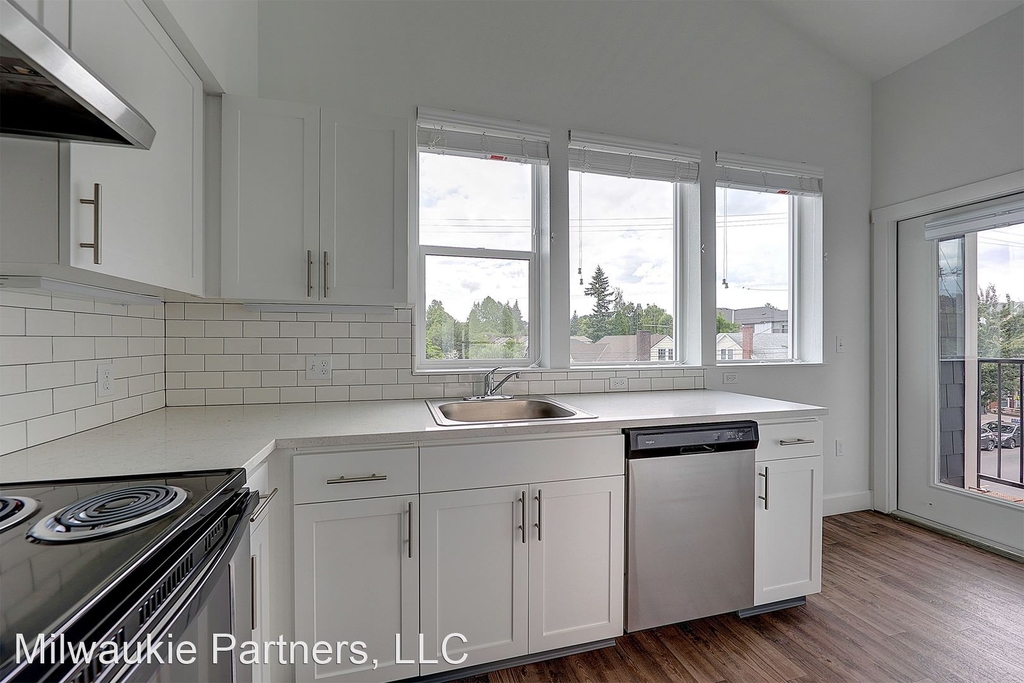 7510 Se Milwaukie Avenue - Photo 3