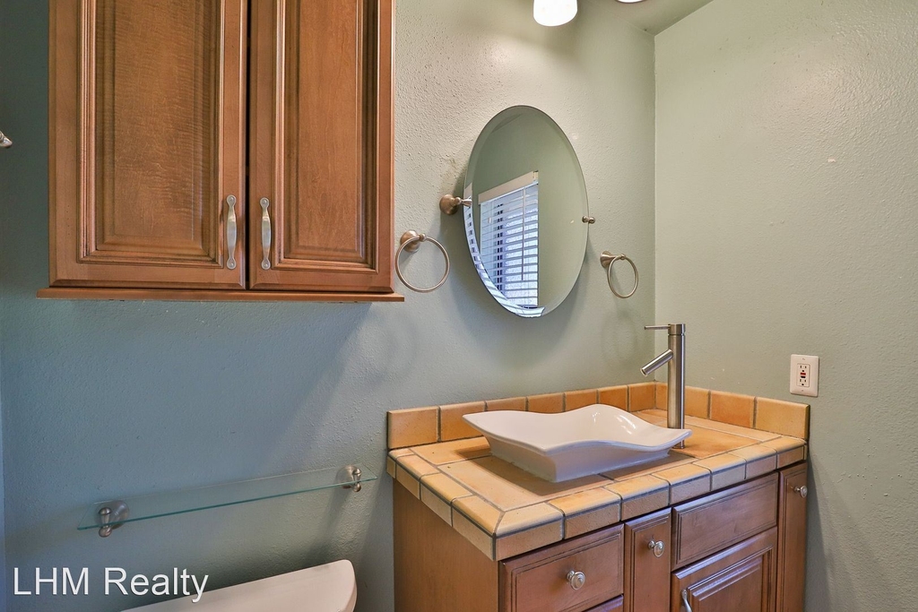 10432 N 11th St #3 - Photo 13