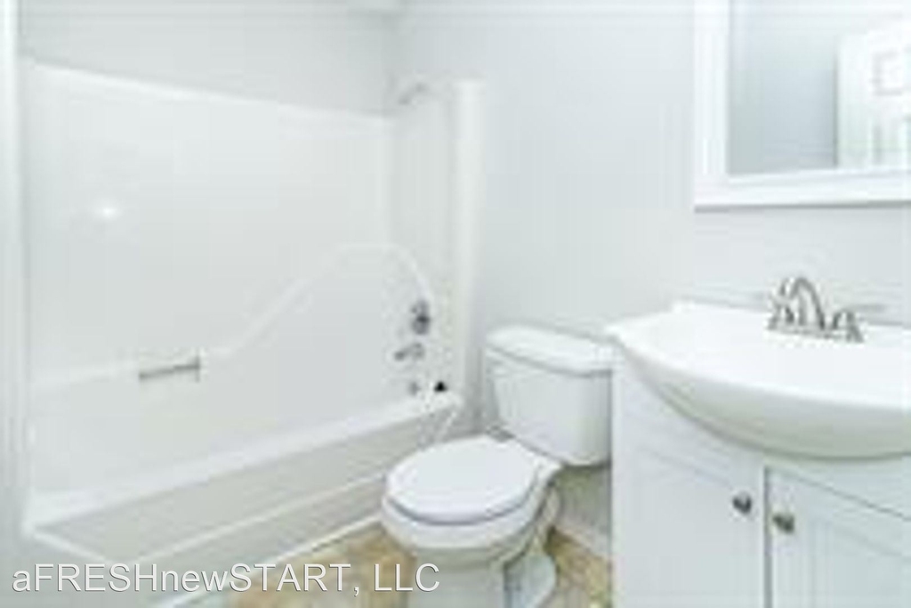 1201 East Grand Ave 1-8 - Photo 6