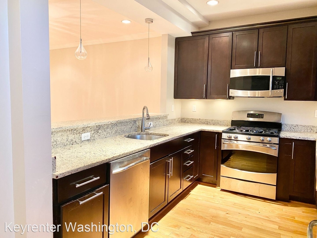 409 Varnum St, Nw - Photo 2