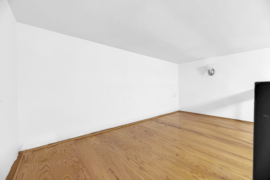 124 East 27th Street - Photo 3