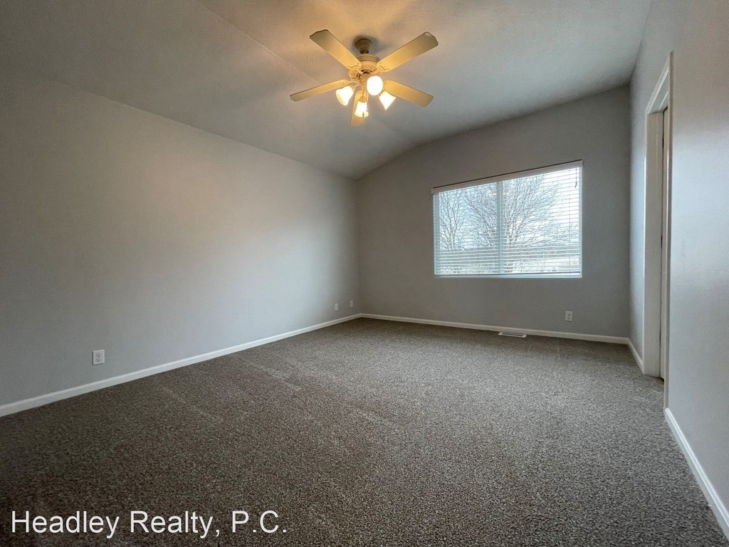 10314 S 27th Cir. - Photo 22