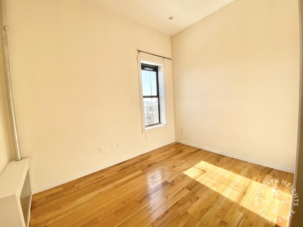 568 Pacific St. - Photo 4