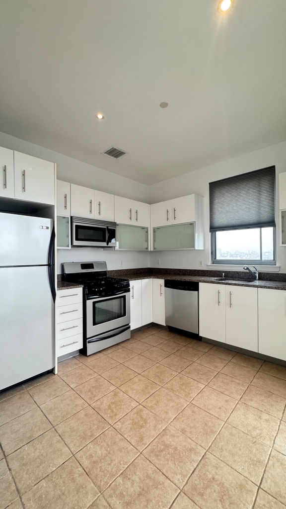 110 4th Avenue - Photo 0