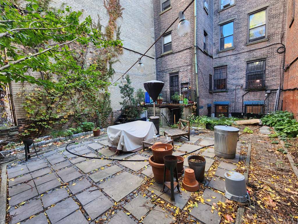 139 Joralemon Street - Photo 2