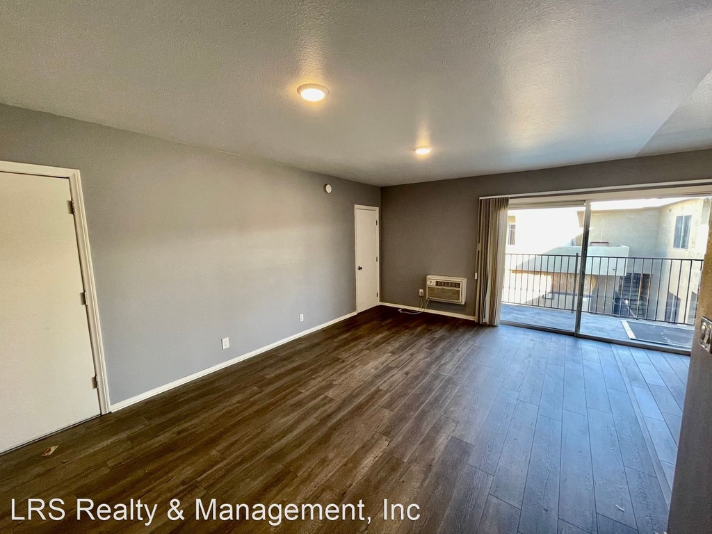 14609 Saticoy St. - Photo 10