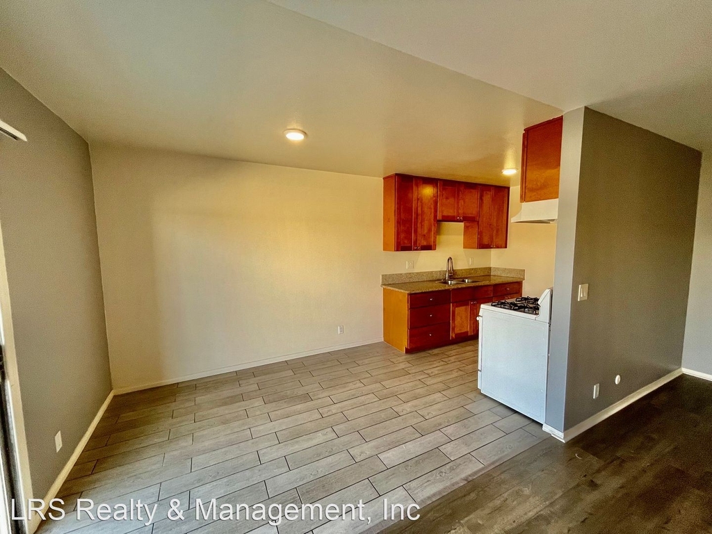 14609 Saticoy St. - Photo 9