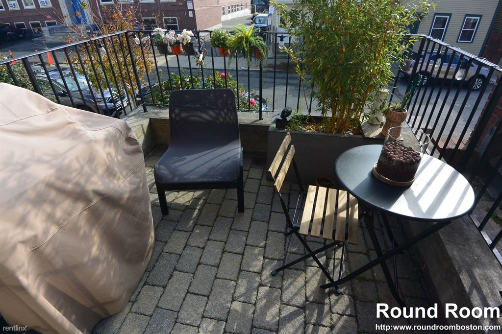 336 Saratoga St Apt 1 - Photo 2