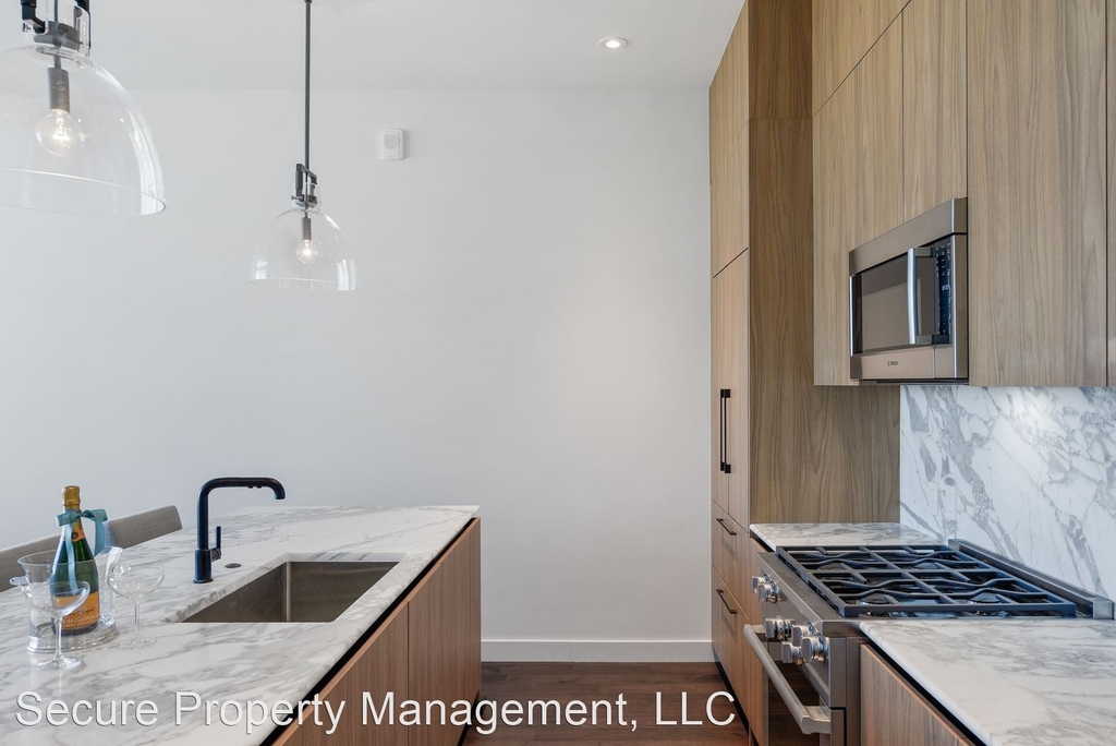 160 2nd Ave #1703 - Photo 18