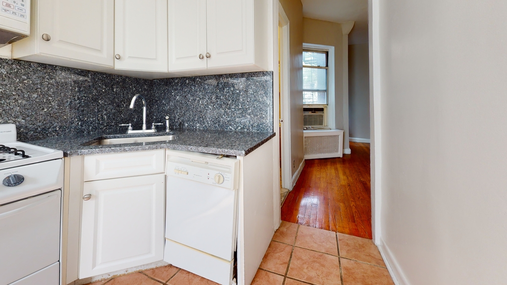 241 West 13th Street - Photo 7