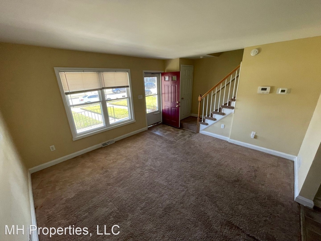 514 Queensgate Road - Photo 2