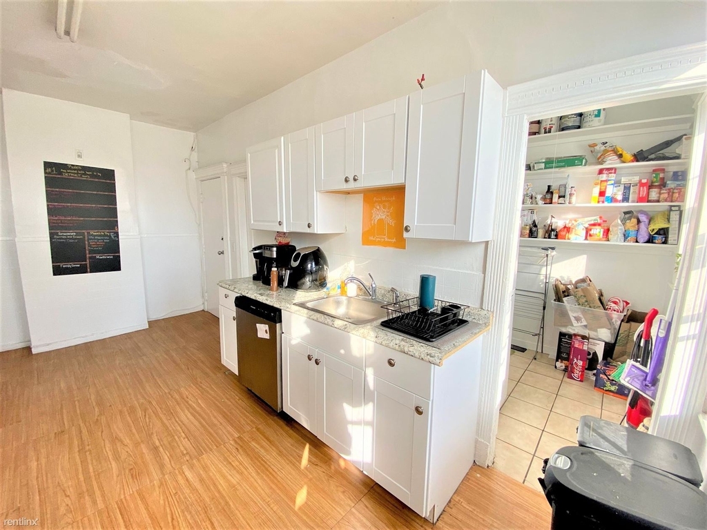 447 Park Dr Apt 3c - Photo 1