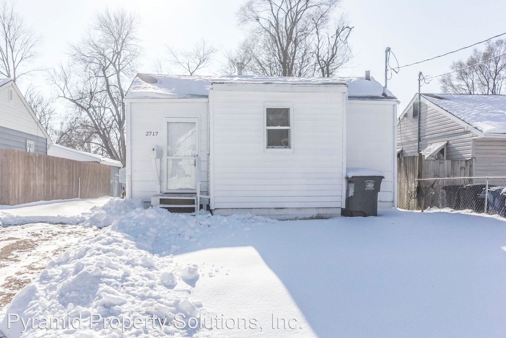 2717 E Washington Ave - Photo 1